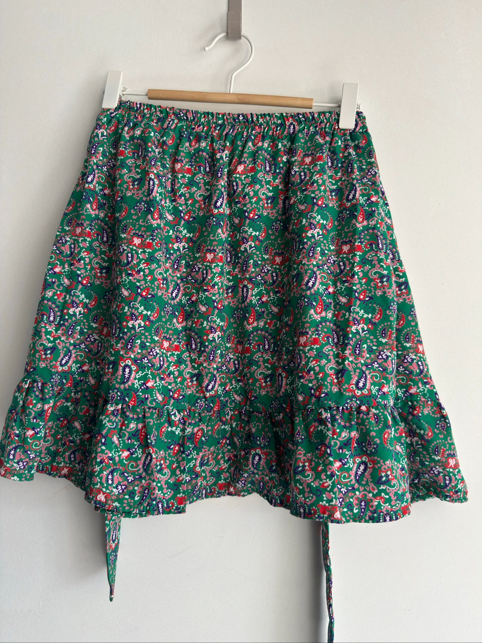 Saia envelope verde com franzidos – Motivo floral – Tamanho PP – photo 2